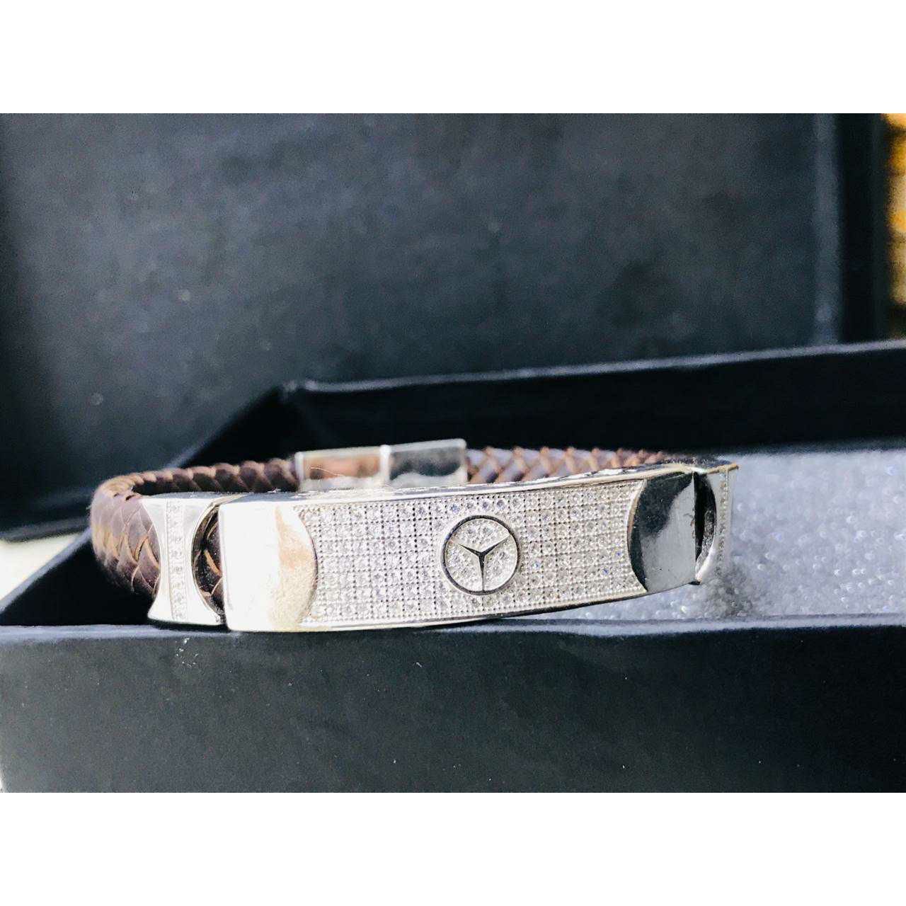 92.5 Sterling Silver Mercedis Micro Sitting Pis Leather Lock Bracelet Ms-3710